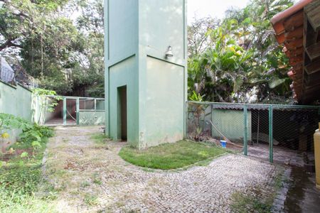 Casa à venda com 896m², 4 quartos e 6 vagas Casa à venda com 896m², 4 quartos e 6 vagasOutros