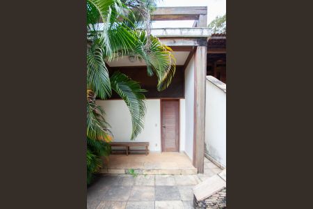 Casa à venda com 896m², 4 quartos e 6 vagas Casa à venda com 896m², 4 quartos e 6 vagasVestiário