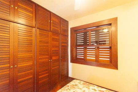 Casa à venda com 896m², 4 quartos e 6 vagas Casa à venda com 896m², 4 quartos e 6 vagasSuíte 2