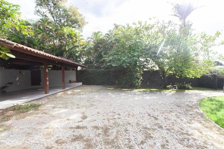 Casa à venda com 896m², 4 quartos e 6 vagas Casa à venda com 896m², 4 quartos e 6 vagasGaragem