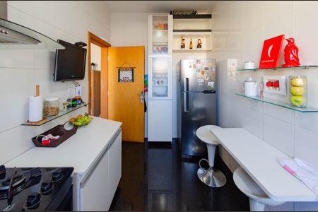 Apartamento à venda com 156m², 3 quartos e 4 vagas Apartamento à venda com 156m², 3 quartos e 4 vagasCozinha