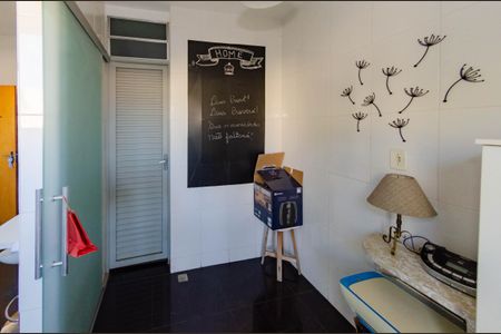 Apartamento à venda com 156m², 3 quartos e 4 vagas Apartamento à venda com 156m², 3 quartos e 4 vagasCozinha