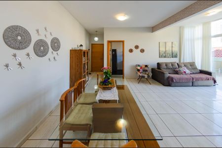 Apartamento à venda com 156m², 3 quartos e 4 vagas Apartamento à venda com 156m², 3 quartos e 4 vagasSala de Jantar