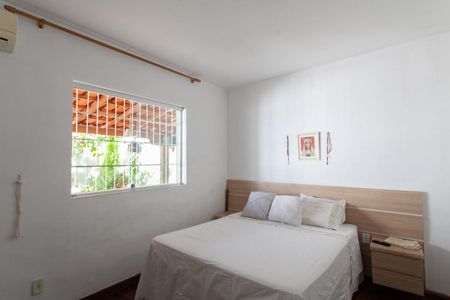 Casa à venda com 280m², 3 quartos e 4 vagas Casa à venda com 280m², 3 quartos e 4 vagasSuíte