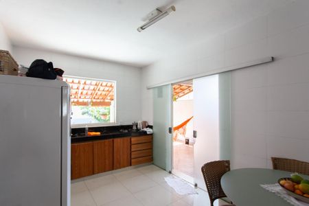 Casa à venda com 280m², 3 quartos e 4 vagas Casa à venda com 280m², 3 quartos e 4 vagasCozinha