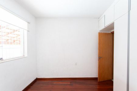 Casa à venda com 280m², 3 quartos e 4 vagas Casa à venda com 280m², 3 quartos e 4 vagasQuarto 2