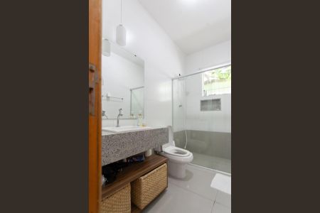 Casa à venda com 280m², 3 quartos e 4 vagas Casa à venda com 280m², 3 quartos e 4 vagasBanheiro Social 1