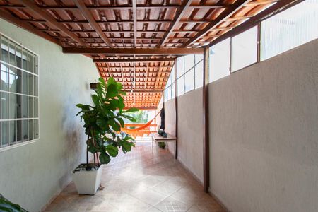 Casa à venda com 280m², 3 quartos e 4 vagas Casa à venda com 280m², 3 quartos e 4 vagasVaranda