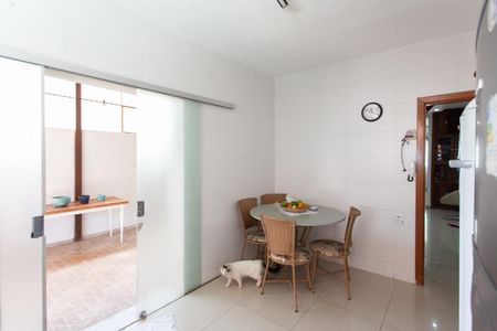 Casa à venda com 280m², 3 quartos e 4 vagas Casa à venda com 280m², 3 quartos e 4 vagasCozinha