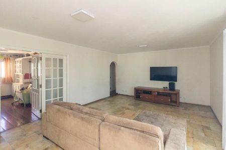 Apartamento para alugar com 492m², 4 quartos e 2 vagas Apartamento para alugar com 492m², 4 quartos e 2 vagasSala de TV