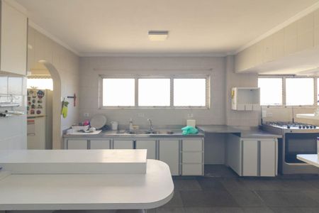 Apartamento para alugar com 492m², 4 quartos e 2 vagas Apartamento para alugar com 492m², 4 quartos e 2 vagasCozinha