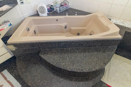 Apartamento para alugar com 492m², 4 quartos e 2 vagas Apartamento para alugar com 492m², 4 quartos e 2 vagasBanheiro da Suíte 1