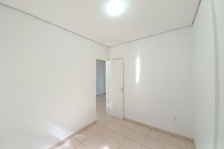 Casa à venda com 180m², 3 quartos e 2 vagas Casa à venda com 180m², 3 quartos e 2 vagasCasa 2 - Quarto 1
