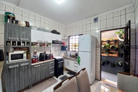 Casa à venda com 180m², 3 quartos e 2 vagas Casa à venda com 180m², 3 quartos e 2 vagasCasa 1 - Cozinha
