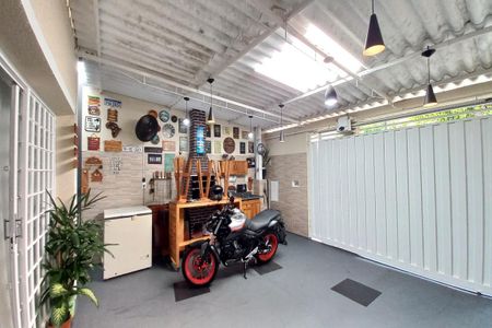 Casa à venda com 180m², 3 quartos e 2 vagas Casa à venda com 180m², 3 quartos e 2 vagasGaragem