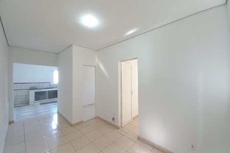 Casa à venda com 180m², 3 quartos e 2 vagas Casa à venda com 180m², 3 quartos e 2 vagasCasa 2 - Sala