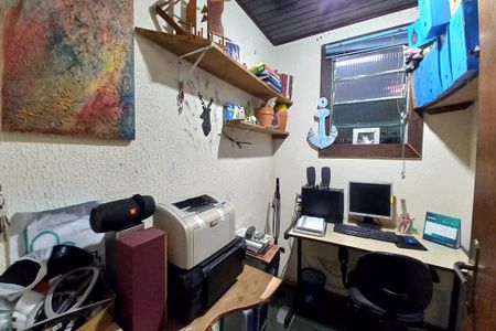 Casa à venda com 180m², 3 quartos e 2 vagas Casa à venda com 180m², 3 quartos e 2 vagasCasa 1 - Escritório