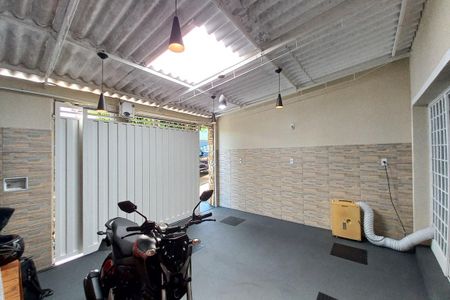 Casa à venda com 180m², 3 quartos e 2 vagas Casa à venda com 180m², 3 quartos e 2 vagasGaragem