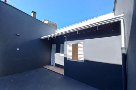 Casa à venda com 180m², 3 quartos e 2 vagas Casa à venda com 180m², 3 quartos e 2 vagasFachada