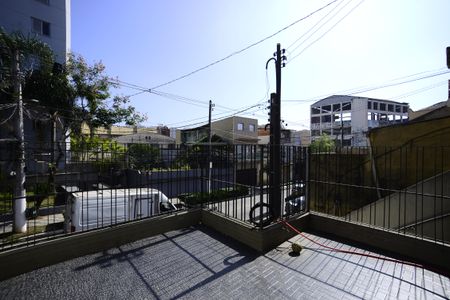 Casa à venda com 240m², 4 quartos e 1 vaga Casa à venda com 240m², 4 quartos e 1 vagaQuintal