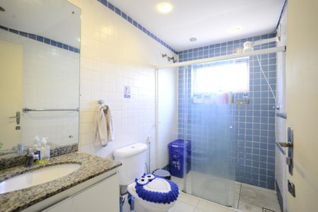 Casa à venda com 240m², 4 quartos e 1 vaga Casa à venda com 240m², 4 quartos e 1 vagaSuíte Banheiro