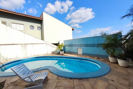 Casa à venda com 400m², 5 quartos e 4 vagasÁrea comum - Piscina