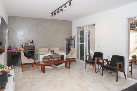 Casa à venda com 200m², 4 quartos e 1 vaga Casa à venda com 200m², 4 quartos e 1 vagaÁrea comum - Salão de festas