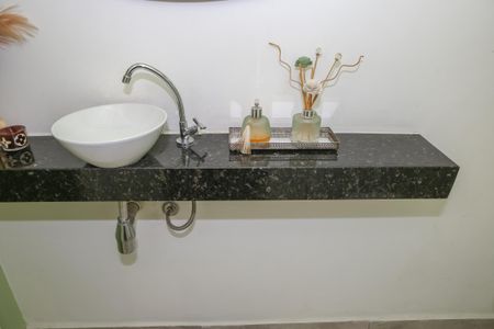 Casa à venda com 200m², 4 quartos e 1 vaga Casa à venda com 200m², 4 quartos e 1 vagaLavabo