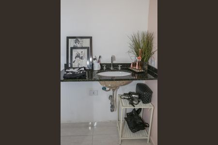 Casa à venda com 200m², 4 quartos e 1 vaga Casa à venda com 200m², 4 quartos e 1 vagaBanheiro da Suíte 1