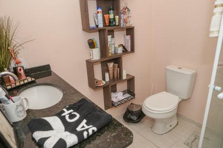 Casa à venda com 200m², 4 quartos e 1 vaga Casa à venda com 200m², 4 quartos e 1 vagaBanheiro da Suíte 1