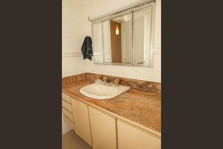 Apartamento à venda com 143m², 2 quartos e 1 vaga Apartamento à venda com 143m², 2 quartos e 1 vagaBanheiro Social