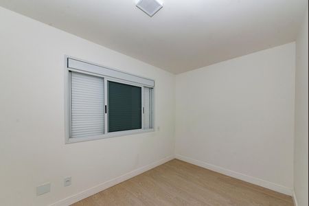 Apartamento à venda com 325m², 3 quartos e 4 vagas Apartamento à venda com 325m², 3 quartos e 4 vagasQuarto 1