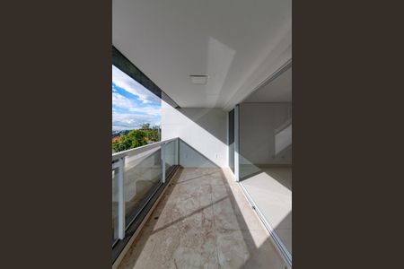 Apartamento à venda com 325m², 3 quartos e 4 vagas Apartamento à venda com 325m², 3 quartos e 4 vagasVaranda da Sala