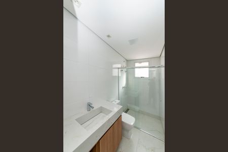 Apartamento à venda com 325m², 3 quartos e 4 vagas Apartamento à venda com 325m², 3 quartos e 4 vagasBanheiro da Suíte 2