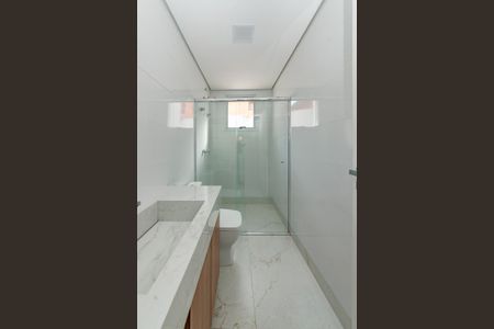 Apartamento à venda com 325m², 3 quartos e 4 vagas Apartamento à venda com 325m², 3 quartos e 4 vagasBanheiro da Suíte 2