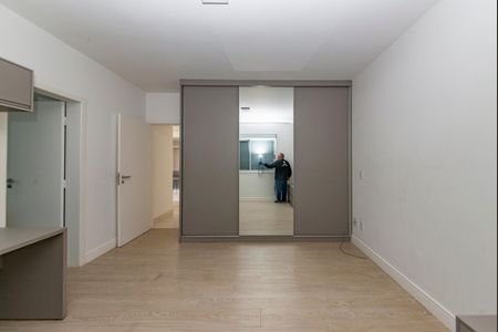 Apartamento à venda com 325m², 3 quartos e 4 vagas Apartamento à venda com 325m², 3 quartos e 4 vagasSuíte 1
