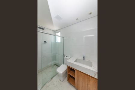 Apartamento à venda com 325m², 3 quartos e 4 vagas Apartamento à venda com 325m², 3 quartos e 4 vagasBanheiro da Suíte 1