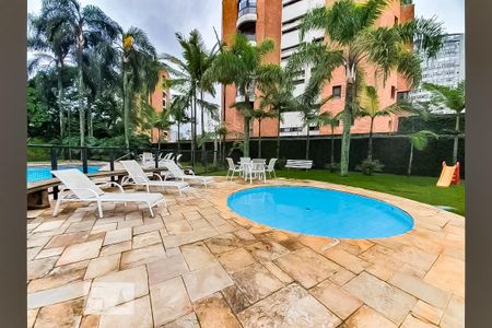 Apartamento à venda com 200m², 4 quartos e 3 vagas Apartamento à venda com 200m², 4 quartos e 3 vagasÁrea comum - Piscina