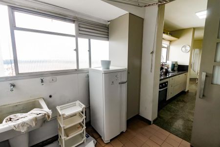 Apartamento à venda com 200m², 4 quartos e 3 vagas Apartamento à venda com 200m², 4 quartos e 3 vagasÁrea de Serviço