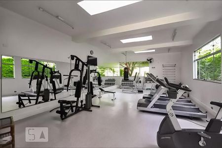 Apartamento à venda com 200m², 4 quartos e 3 vagas Apartamento à venda com 200m², 4 quartos e 3 vagasÁrea comum - Academia