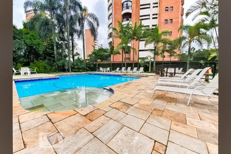 Apartamento à venda com 200m², 4 quartos e 3 vagas Apartamento à venda com 200m², 4 quartos e 3 vagasÁrea comum - Piscina