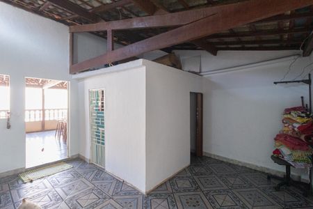 Casa à venda com 210m², 2 quartos e 1 vaga Casa à venda com 210m², 2 quartos e 1 vagaSacada
