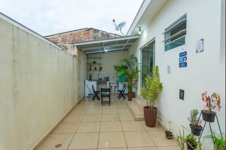 Casa à venda com 180m², 1 quarto e 2 vagas Casa à venda com 180m², 1 quarto e 2 vagasQuintal