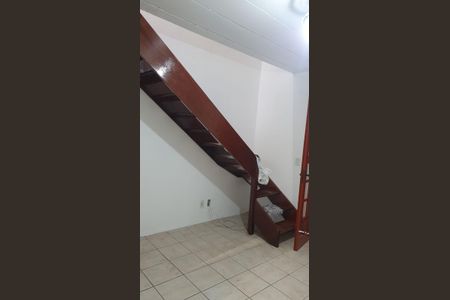 Apartamento para alugar com 46m², 2 quartos e 1 vaga Apartamento para alugar com 46m², 2 quartos e 1 vagaEscada