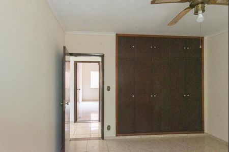Casa à venda com 165m², 4 quartos e 3 vagas Casa à venda com 165m², 4 quartos e 3 vagasQuarto 2