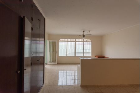 Casa à venda com 165m², 4 quartos e 3 vagas Casa à venda com 165m², 4 quartos e 3 vagasSala