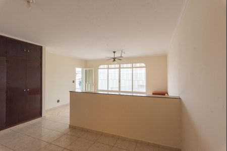 Casa à venda com 165m², 4 quartos e 3 vagas Casa à venda com 165m², 4 quartos e 3 vagasSala