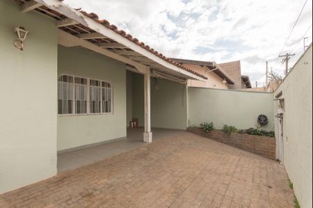 Casa à venda com 165m², 4 quartos e 3 vagas Casa à venda com 165m², 4 quartos e 3 vagasÁrea comum