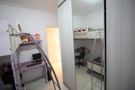 Apartamento à venda com 74m², 3 quartos e 1 vagaQuarto 2