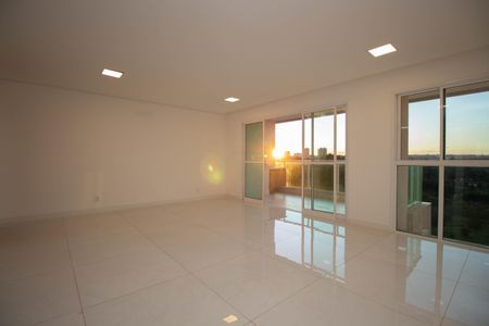 Apartamento para alugar com 162m², 4 quartos e 3 vagas Apartamento para alugar com 162m², 4 quartos e 3 vagasSala